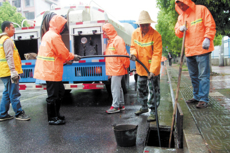 市民們情不自禁下跪磕頭送別黃旭華——時(shí)代的楷模，永恒的英雄